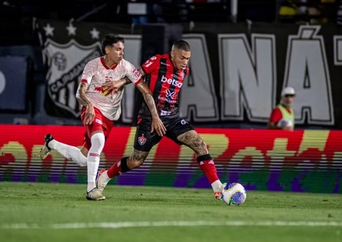 Vitória entra na zona de rebaixamento após perder de virada para o Bragantino