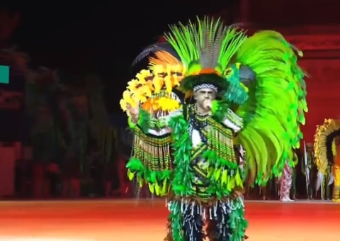 Boi Garantido começa apresentação com 'Vermelhou' no Festival de Parintins