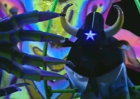 Boi Caprichoso leva 'galera' ao delírio ao surgir do céu no Festival de Parintins; vídeo