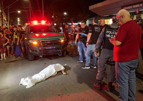 Motorista fura sinal vermelho e mata mulher atropelada na Avenida Autaz Mirim