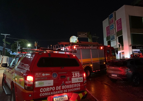 Clínica de Estética em Centro Comercial pega fogo no Parque 10