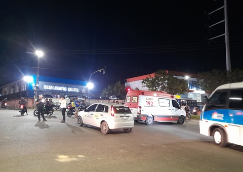 Motociclista ultrapassa sinal vermelho e é atingido por carro no Monte das Oliveiras