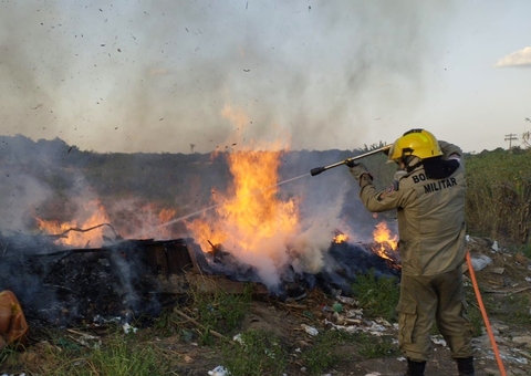 Corpo de Bombeiros combate a mais de 1,4 mil focos de incêndio no Amazonas