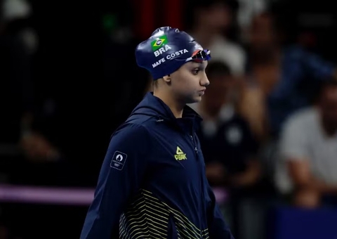 Mafê Costa dá adeus à final na natação dos 200m livre 