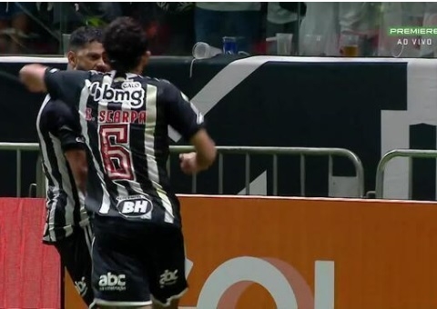 Atlético-MG vence Corinthians com dois gols de Hulk