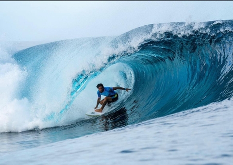 Olimpíadas de Paris: Filipe Toledo avança às oitavas no surfe