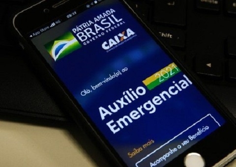 Nascidos em abril podem fazer saques e transferências do auxílio emergencial