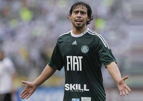 Jornal francês comete gafe e confunde chileno Valdivia com 'Poko Pika'