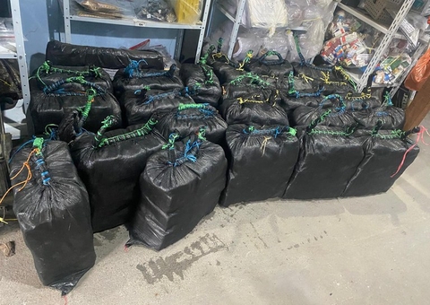 Operação da PF apreende fuzis e 2 toneladas de drogas no Rio Solimões