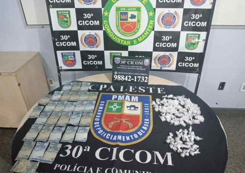 Traficantes são presos com dezenas de trouxinhas de drogas em Manaus