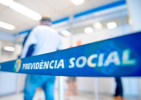 Mulher é presa por receber R$ 377 mil em pensão indevida por 35 anos