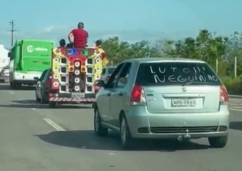 Cortejo de motociclista arremessado em acidente tem paredão de som em Manaus; vídeo