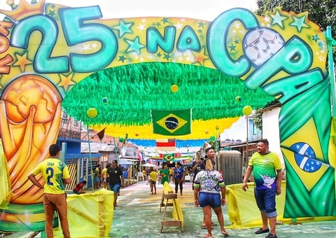 Brasil e Camarões: público começa a chegar em ‘Rua da Copa’ em Manaus