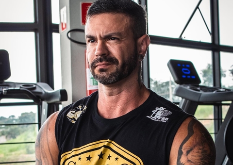 Personal trainer é preso por tocar seios de aluna durante avaliação: "Achei que era correspondido"