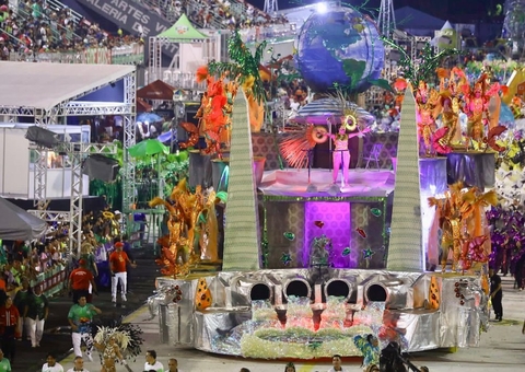 Oito escolas do Grupo especial fazem a festa na avenida no Carnaval de Manaus