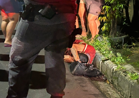 Suspeito de matar mulher em matagal da Ufam leva surra; crime pode ter sido motivado por ciúme