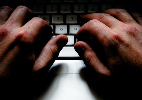 Professor é investigado por assédio após comentar ‘delícia e gostosa’ em foto de aluna