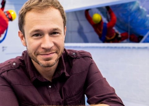 Tiago Leifert polemiza ao declarar que Bolsonaro vence a eleição de 2022