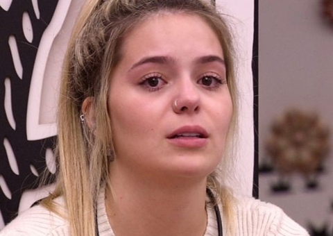 Viih Tube recebe atendimento médico após machucar o pé na festa do BBB21