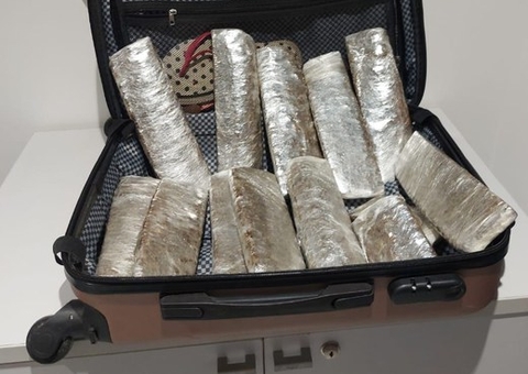PF prende em aeroporto mulher que saiu de Manaus com 3kg de supermaconha