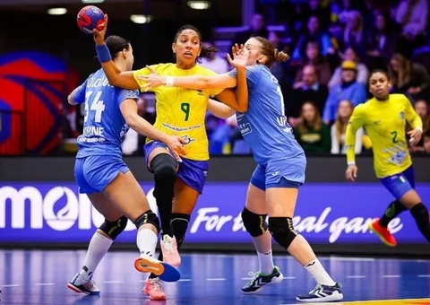 Brasil atropela a Ucrânia na estreia do Mundial de handebol feminino