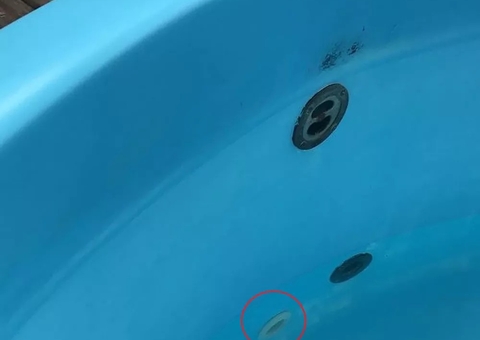 Menina morre após ser sugada pelo cabelo por ralo de piscina