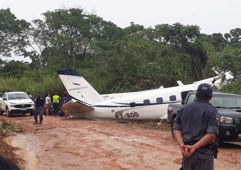 Avião estaria tentando aterrissar no aeroporto quando caiu em Barcelos, no Amazonas
