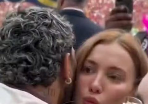 Vídeo de Gabigol dando beijo em influencer antes de jogo viraliza; saiba quem é