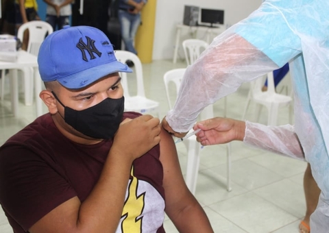 Adolescentes de 16 e 17 anos sem comorbidades podem se vacinar em Manaus