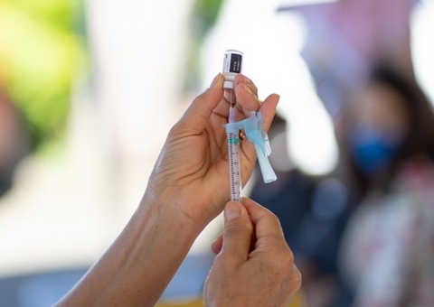 Saúde começa a distribuir vacinas contra covid para crianças menores de 3 anos aos Estados