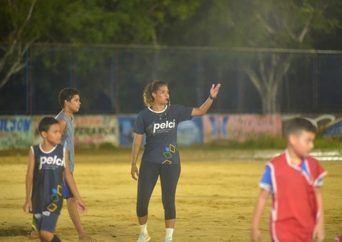 Treinadora de Futebol destaca a importância do esporte para os atletas em Manaus