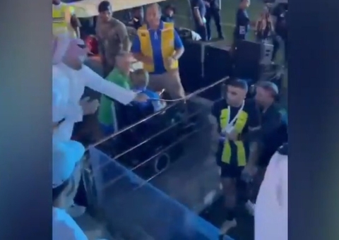Vídeo: jogador do Al-Ittihad leva chicotada após final da Supercopa saudita