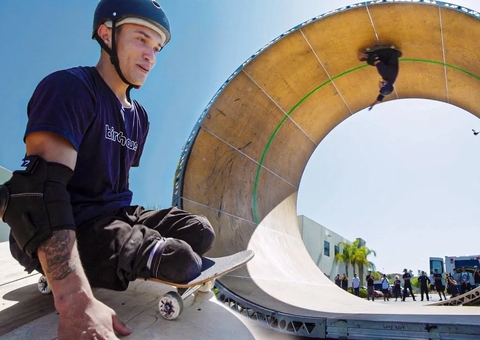 Felipe Nunes, skatista sem pernas compete com atletas sem deficiência