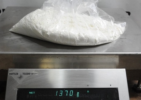 Brasileiros são presos ao tentarem viajar com drogas no estômago para Europa