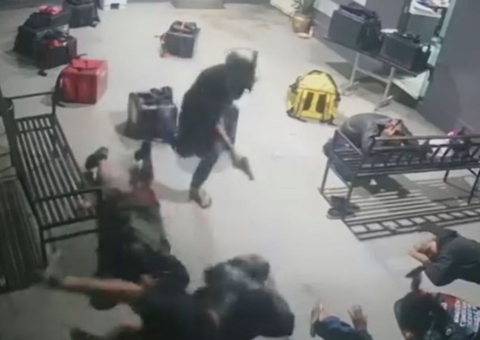 Entregadores são rendidos durante assalto violento em temakeria no São José