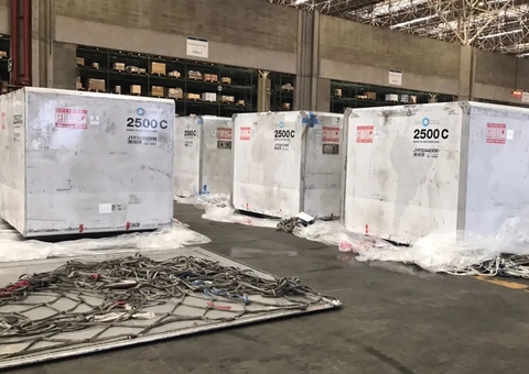 Brasil recebe primeiras 750 mil doses de vacina contra dengue, em meio a explosão da doença