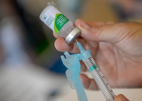 Vacinação contra Covid-19 avança e mais de 42% dos brasileiros estão completamente imunizados