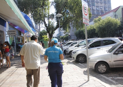 IMMU fiscaliza vagas do Zona Azul e estacionamento irregular no Centro