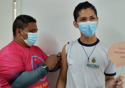 Adolescentes de 12 a 17 anos são vacinados contra covid em Benjamin Constant