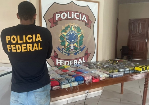 PF prende quadrilha com 163 kg de cocaína em barco no Amazonas