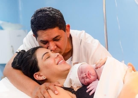Deputada Mayra Dias dá à luz a filha com prefeito Bi Garcia