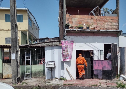 Parte de casa desaba e assusta moradores em Manaus