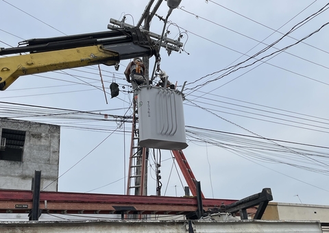 Bairros de Manaus seguem sem energia, horas depois de temporal na sexta-feira