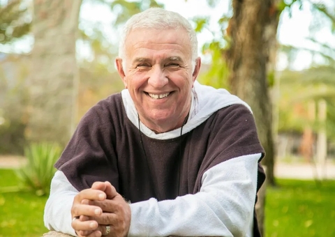 Padre preso após denúncia de estupro é internado com princípio de AVC