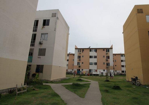 Moradores entram em pânico ao ouvirem estalos na estrutura de prédios no Viver Melhor em Manaus