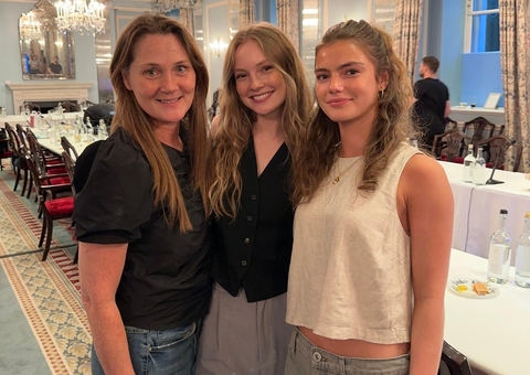 Elenco se reúne para leitura do roteiro da 4ª temporada de Bridgerton