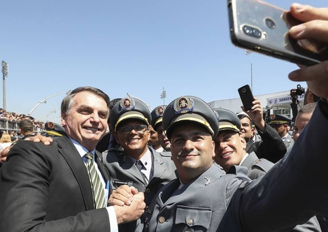 De olho na reeleição, Bolsonaro dará R$ 100 milhões para policiais comprarem casa