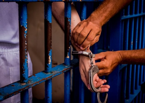 Com passagem por estupro, homem é preso por não pagar pensão em Manaus