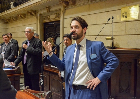 Jairinho é indiciado por espancar e quebrar o pé de ex-namorada por ciúmes