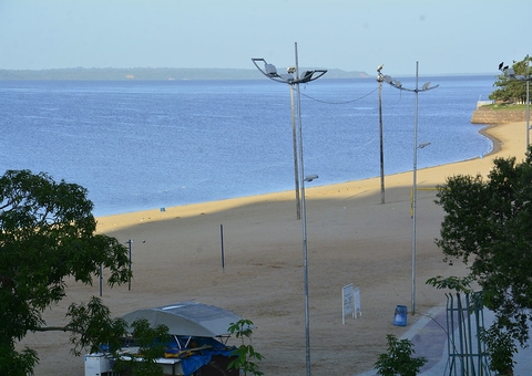 Praia da Ponta Negra segue interditada para prevenção do coronavírus